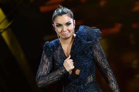 Elettra Lamborghini fuori di seno a Sanremo: le tutine ...